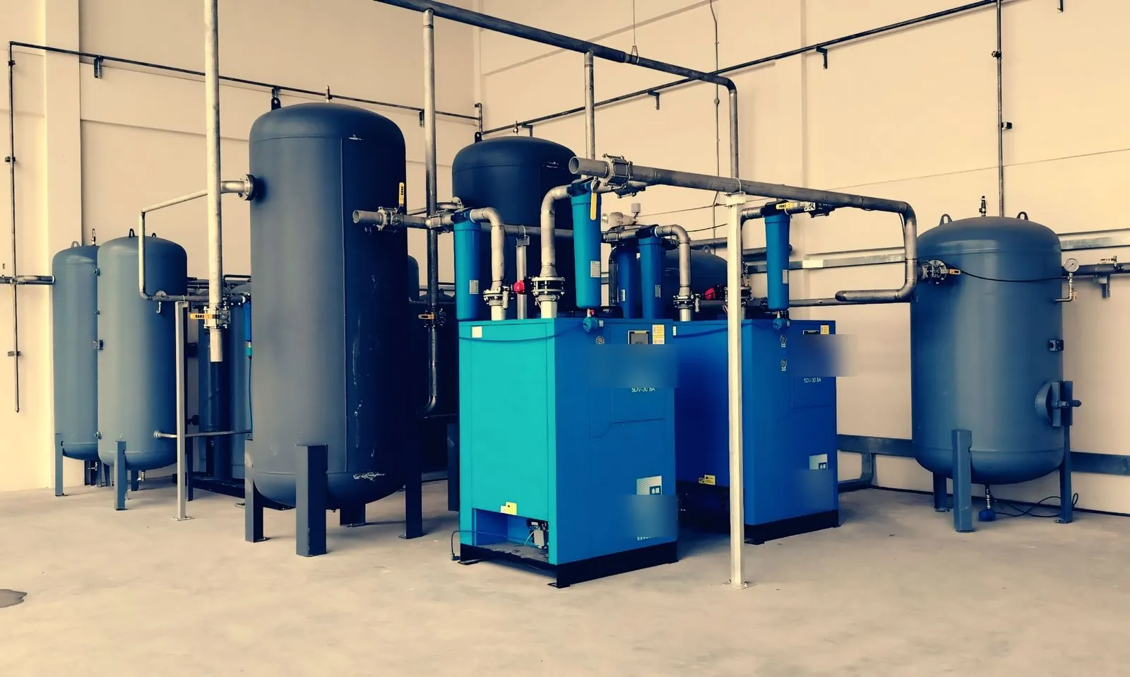Industrial air receiver with pressure gauge, the kind of equipment covered by a PSSR inspection